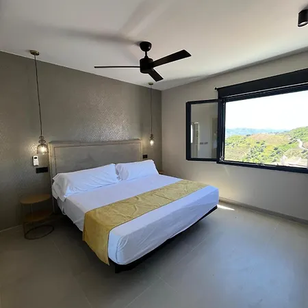 Aparthotel La Lipa Con Piscina Privada